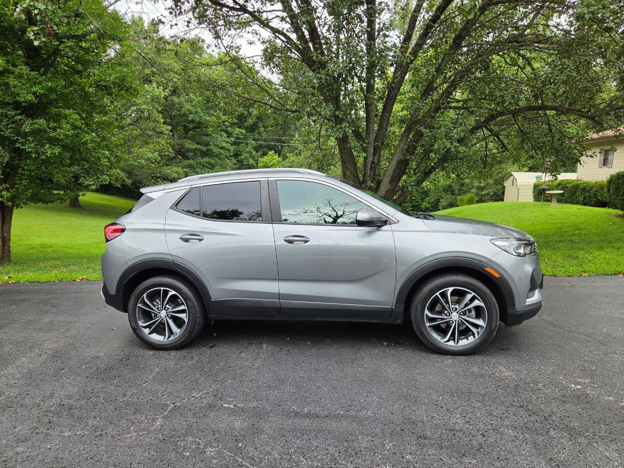 Used 2023 Buick Encore GX Select AWD/4WD image 3