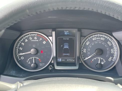 Used 2022 Toyota Tacoma TRD Off-Road AWD/4WD image 27