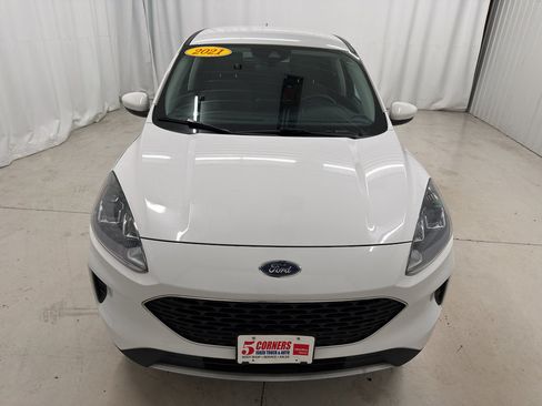 Used 2021 Ford Escape SE FWD image 2