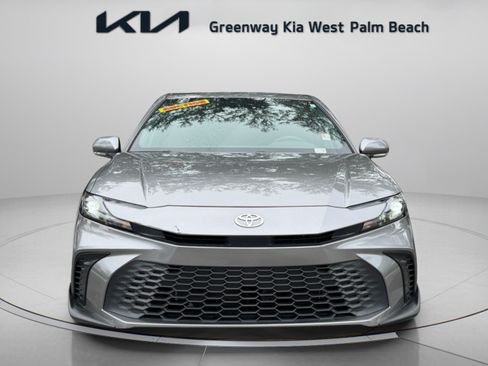 Used 2025 Toyota Camry SE FWD image 2