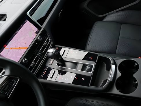 Certified 2023 Porsche Macan AWD/4WD image 19