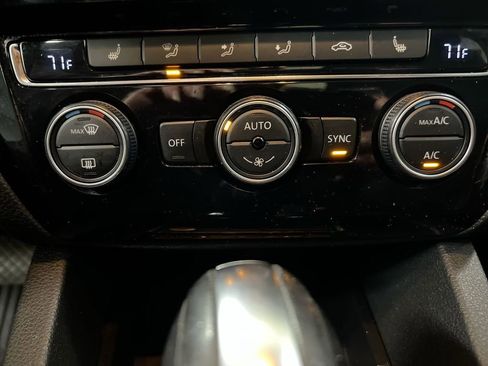 Used 2017 Volkswagen Jetta SEL image 16