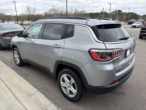 Used 2024 Jeep Compass Latitude image 6