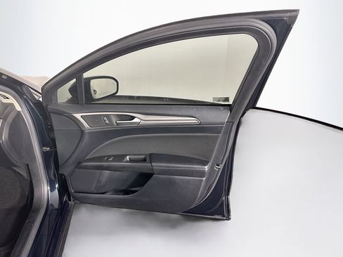Used 2020 Ford Fusion SE FWD image 30