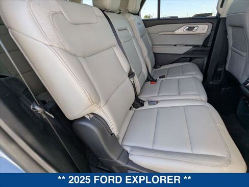 Used 2025 Ford Explorer Active w/ Active Comfort Package image 21
