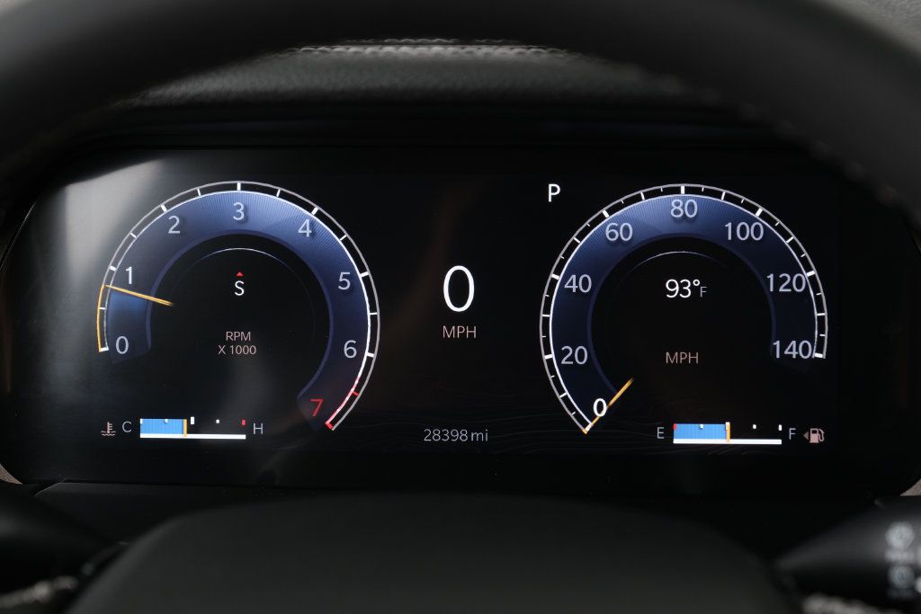 Used 2023 Jeep Grand Cherokee Limited w/ Black Appearance Package AWD/4WD image 28