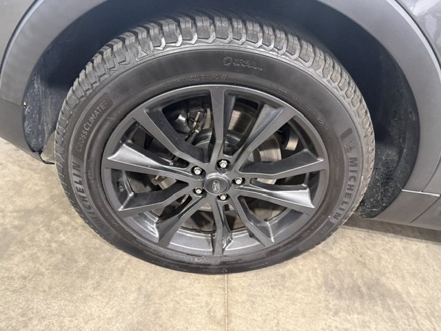 Used 2018 Ford Explorer XLT w/ XLT Appearance Package AWD/4WD image 35