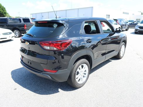 Used 2023 Chevrolet TrailBlazer LS FWD image 4