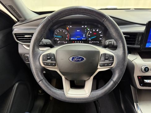 Used 2022 Ford Explorer XLT w/ Equipment Group 202A AWD/4WD image 25