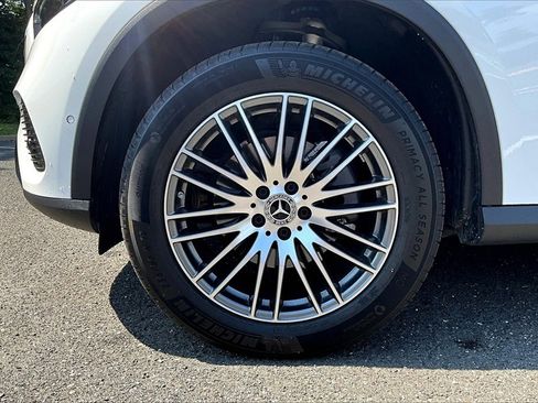 Used 2025 Mercedes-Benz GLC 300 4MATIC image 6