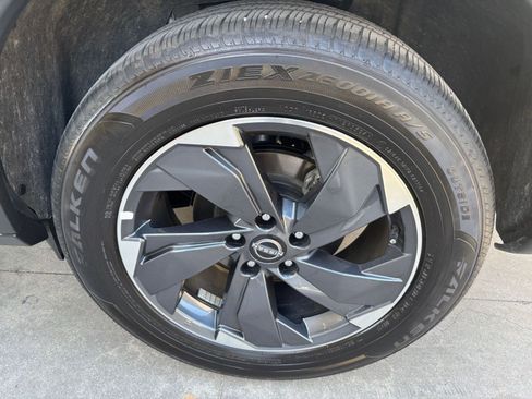 Used 2025 Nissan Rogue SV FWD image 32