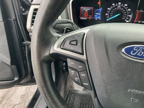Used 2017 Ford Fusion SE w/ Fusion SE Technology Package FWD image 18