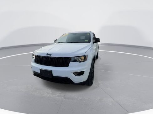 Used 2020 Jeep Grand Cherokee Laredo AWD/4WD image 6