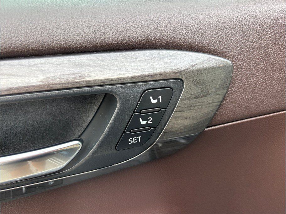 Used 2020 Toyota Highlander Limited AWD/4WD image 24