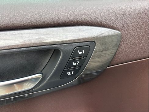 Used 2020 Toyota Highlander Limited AWD/4WD image 24