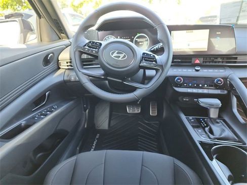 New 2025 Hyundai Elantra SEL image 9