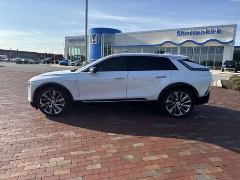 Used 2024 Cadillac Lyriq Luxury RWD image 33