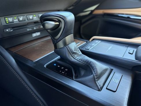 Used 2022 Lexus ES 350 Ultra Luxury w/ Accessory Package 2 image 19