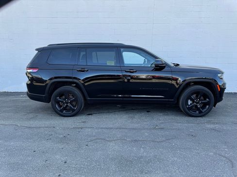 Used 2022 Jeep Grand Cherokee L Laredo image 5