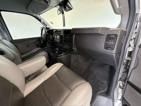Used 2021 Chevrolet Express 2500 LS w/ Enhanced Convenience Package RWD image 30