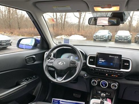 Used 2023 Hyundai Venue Limited image 23