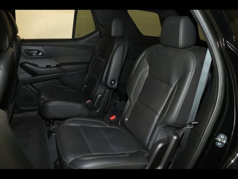 Used 2022 Chevrolet Traverse LT image 5