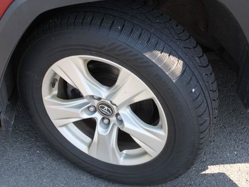 Used 2021 Toyota RAV4 LE AWD/4WD image 18