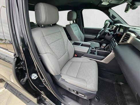 Used 2025 Toyota Tundra Limited AWD/4WD image 21