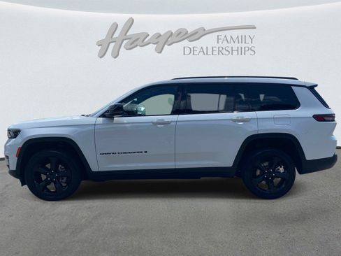 Used 2024 Jeep Grand Cherokee L Altitude RWD image 8