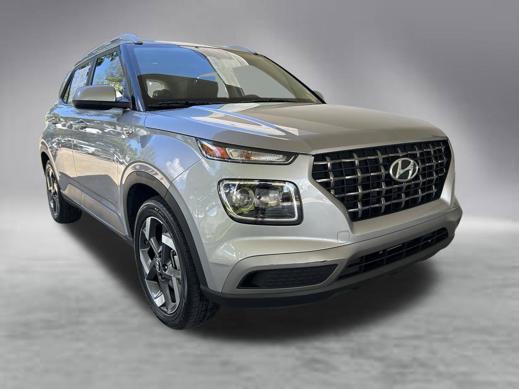 Used 2026 Hyundai Venue SEL FWD image 2