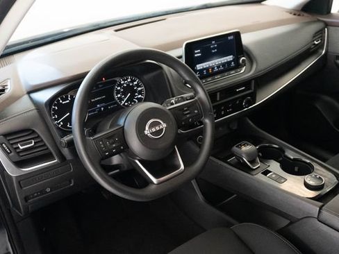 Used 2023 Nissan Rogue S AWD/4WD image 3