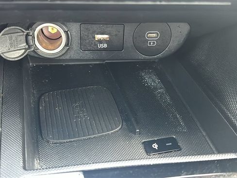 Used 2025 Hyundai Elantra Limited FWD image 27