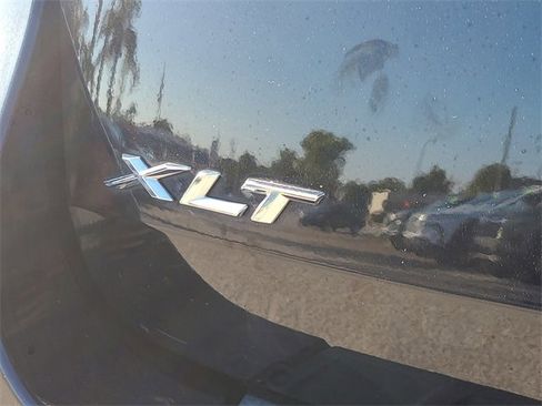 Used 2022 Ford Explorer XLT image 10