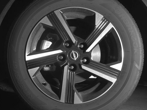 Used 2025 Nissan Sentra SV FWD image 15