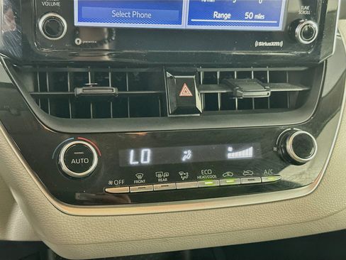 Used 2021 Toyota Corolla LE FWD image 23