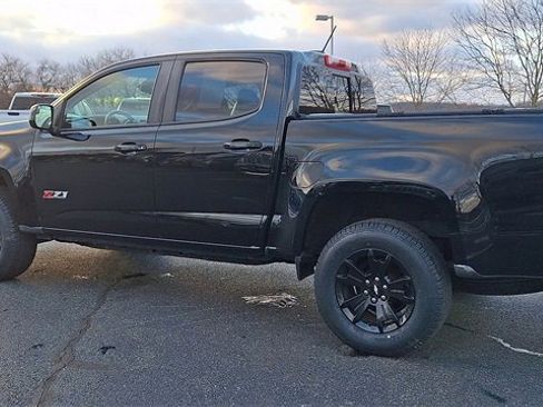 Certified 2019 Chevrolet Colorado Z71 w/ Z71 Midnight Edition image 5