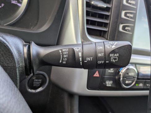 Used 2018 Toyota Highlander SE image 20