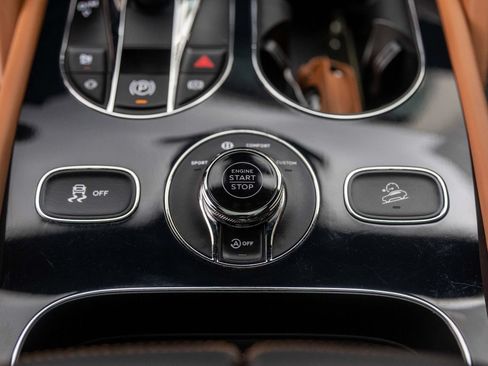 Certified 2024 Bentley Bentayga AWD/4WD image 38
