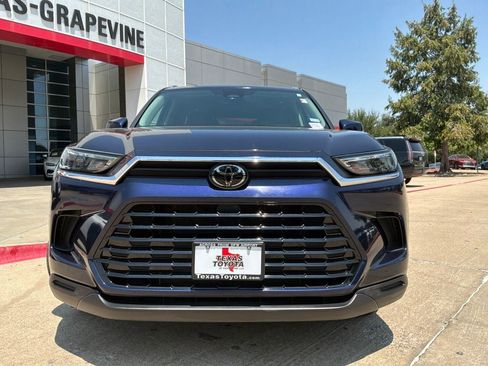 Used 2025 Toyota Grand Highlander FWD image 3