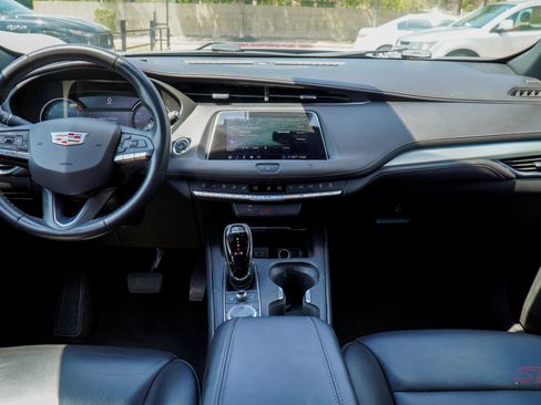 Used 2020 Cadillac XT4 Premium Luxury image 16