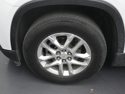 Used 2021 Chevrolet Traverse LS FWD image 9