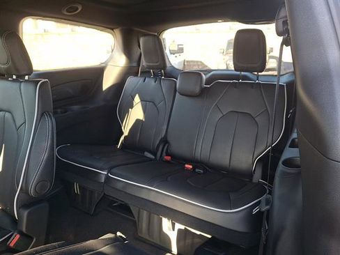 New 2026 Chrysler Pacifica Limited w/ S Appearance Package image 8