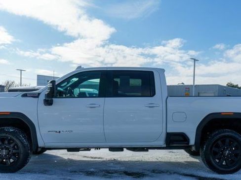 Used 2025 GMC Sierra 2500 AT4 AWD/4WD image 9