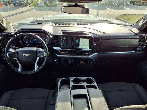 Used 2025 Chevrolet Silverado 2500 LT w/ Convenience Package AWD/4WD image 9