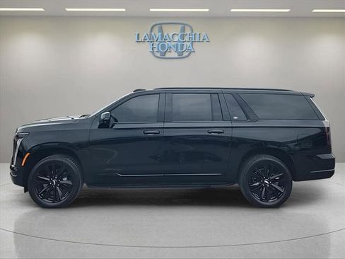 Used 2025 Cadillac Escalade ESV Sport AWD/4WD image 2