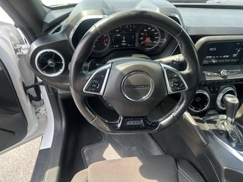 Used 2017 Chevrolet Camaro LT RWD image 17