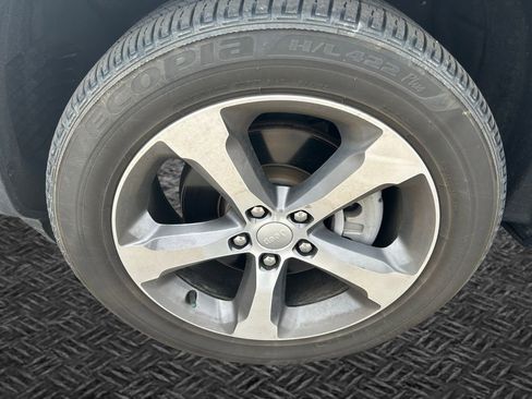 Used 2023 Jeep Grand Cherokee L Limited image 11