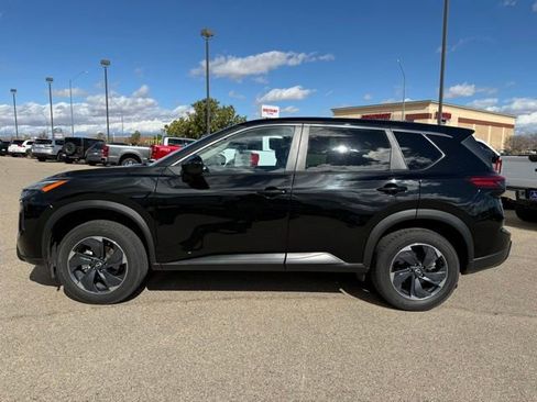 Used 2024 Nissan Rogue SV image 10