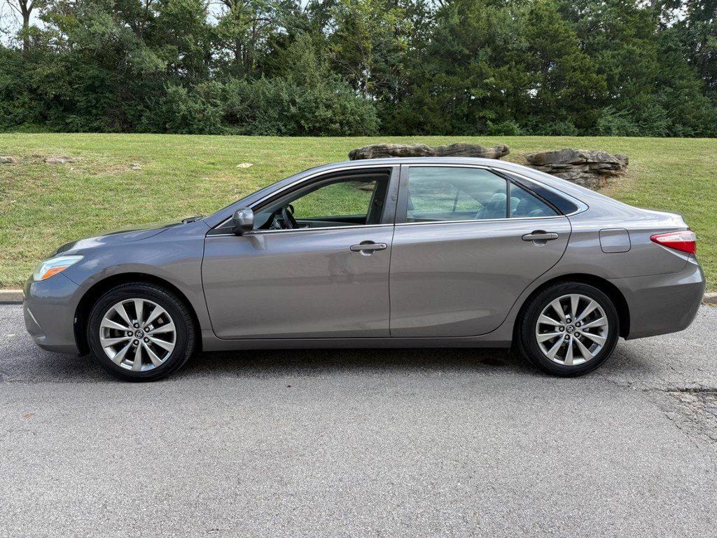 Used 2017 Toyota Camry XLE FWD image 2
