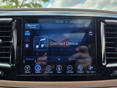 Used 2017 Chrysler Pacifica Limited FWD image 38